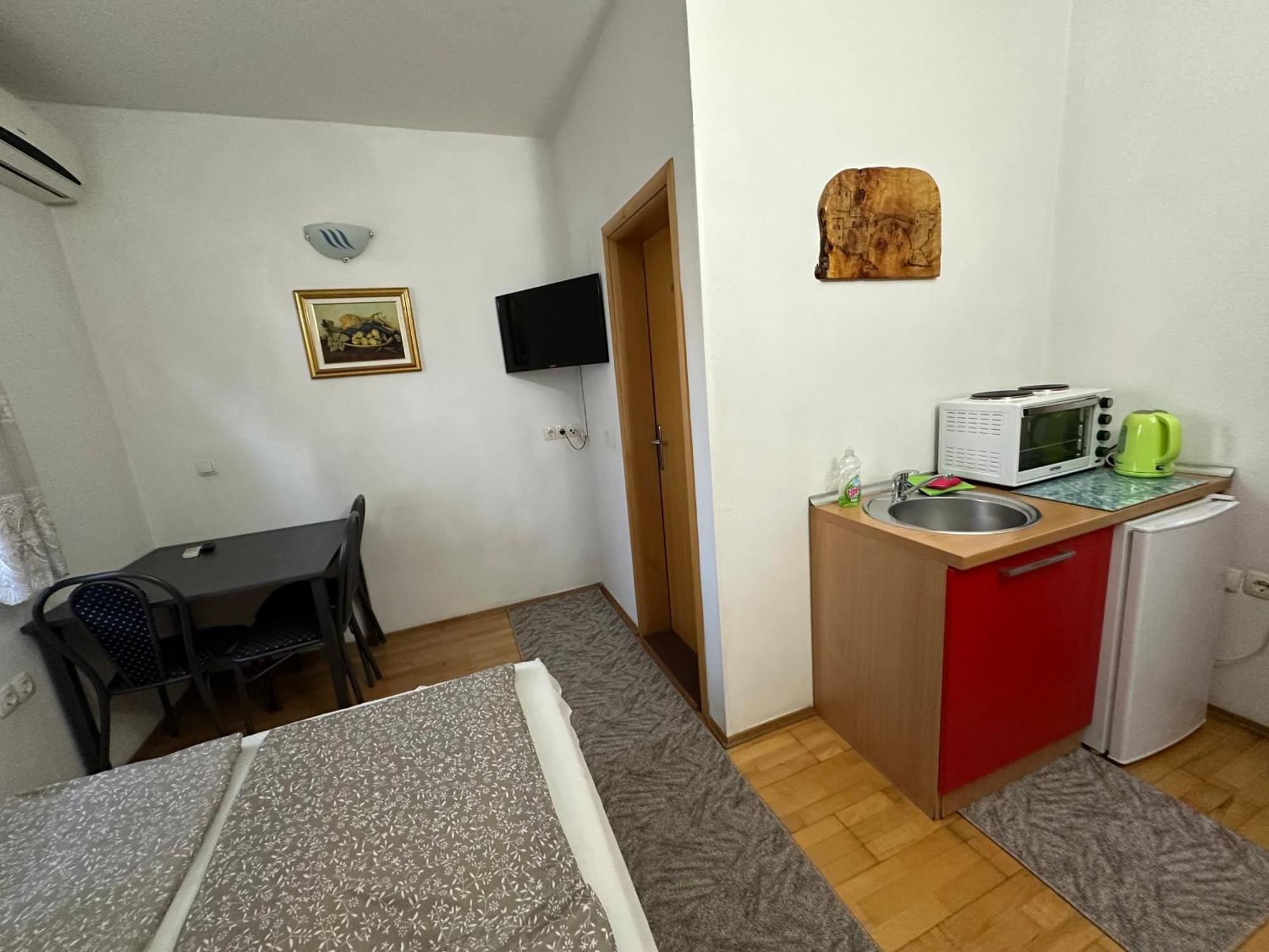 Villa Anja Apartments Мостар Екстер'єр фото