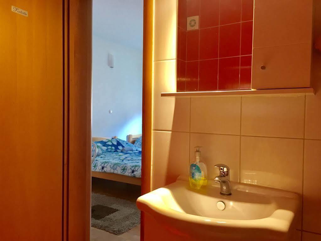 Villa Anja Apartments Мостар Екстер'єр фото