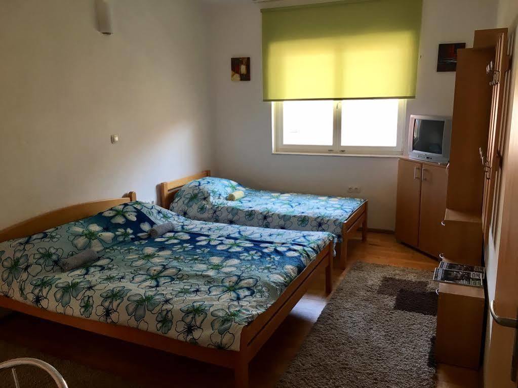 Villa Anja Apartments Мостар Екстер'єр фото