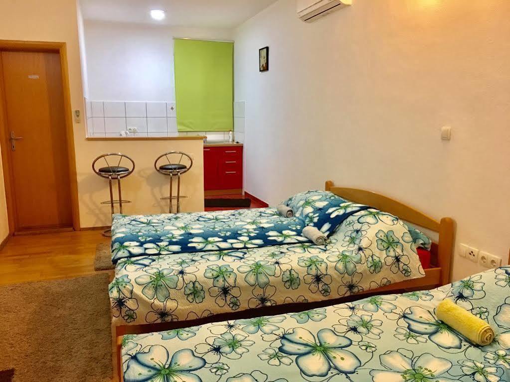 Villa Anja Apartments Мостар Екстер'єр фото